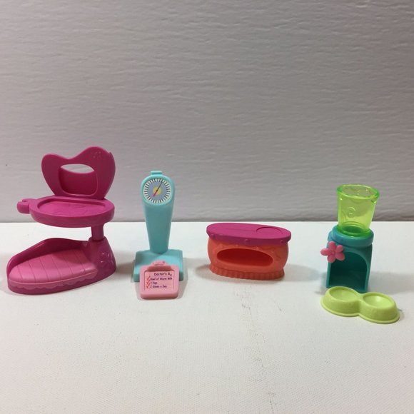 Assorted Pet Shop Store Veterinarian Mini Dollhouse Furniture Dogs - Picture 4 of 11